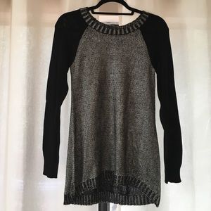 Contrasting sleeves sweater