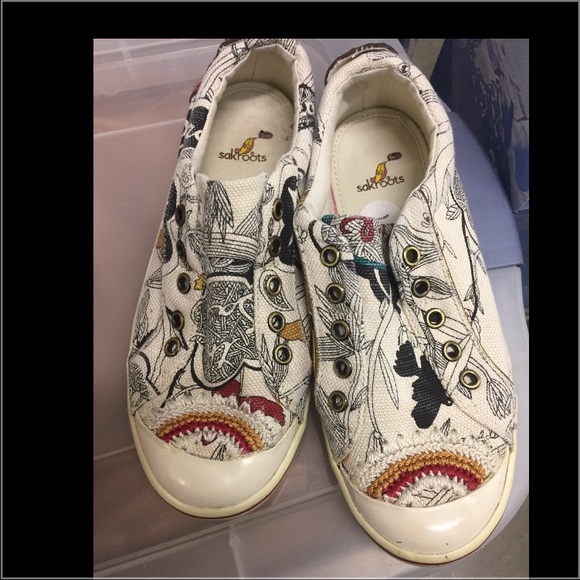 Sakroot size 7 sneakers