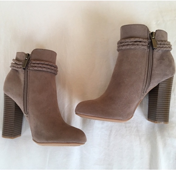 🆑❣️Last One Sz 5.5❣️ Taupe Suede Braid Tassel - Picture 2 of 4