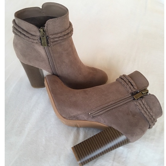 🆑❣️Last One Sz 5.5❣️ Taupe Suede Braid Tassel - Picture 4 of 4