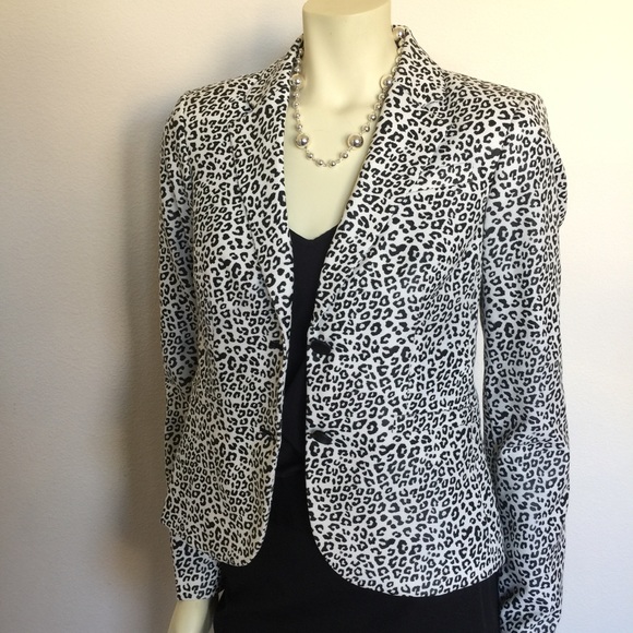 Like New! Calvin Klein animal print blazer Sz4