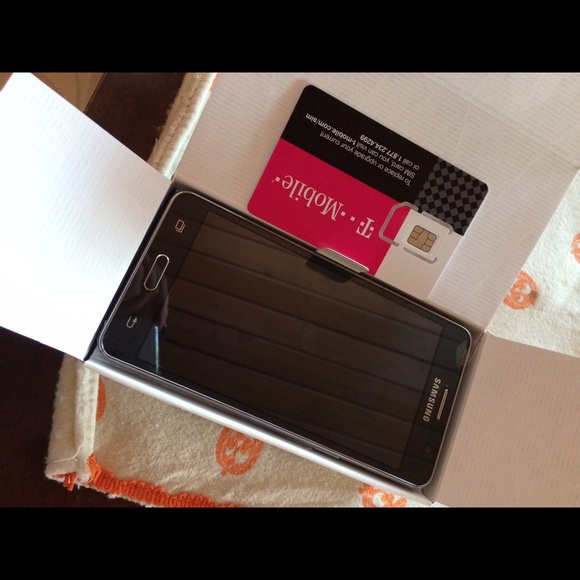 Brand new galaxy on5 - Picture 2 of 4