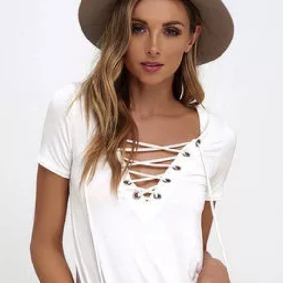 Criss cross lace up tee 🍂🍁 - Picture 2 of 4