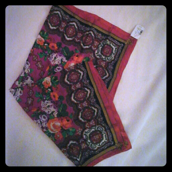 Scarf - Picture 1 of 2