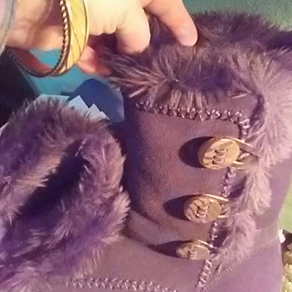 Boots - Picture 3 of 4