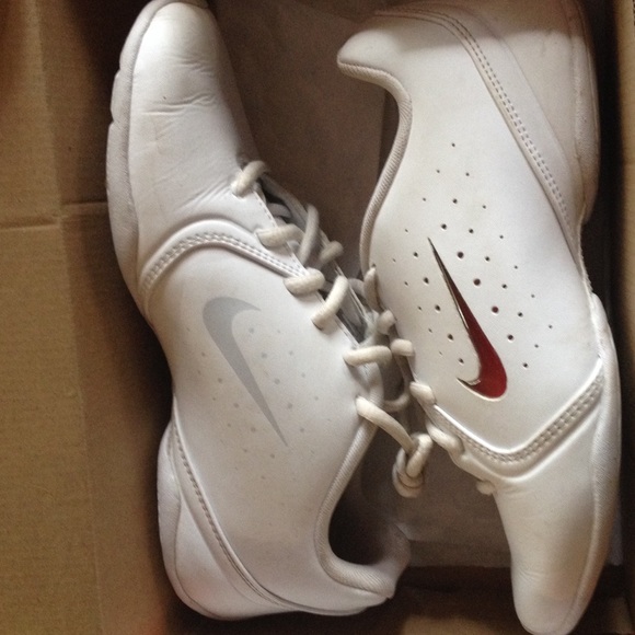 Nike | Shoes | Size 6 White Nike Shoes | Poshmark