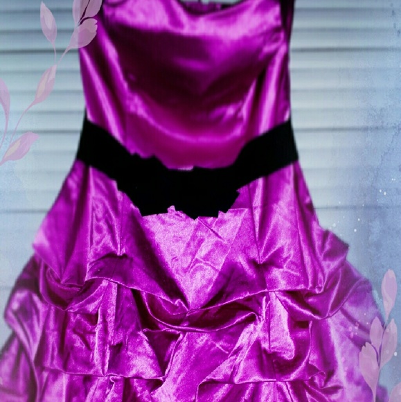 Dresses - Picture 4 of 4