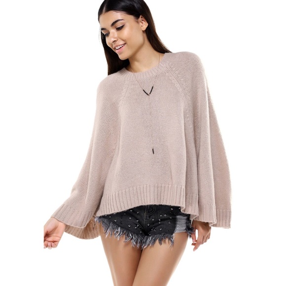 🔸🔶SOLD Cute and Chic Pancho Holiday Sweater!🔶🔸