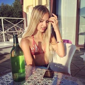 Meet your Posher, Tia