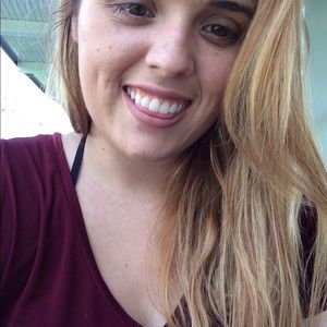 Meet your Posher, Alexis