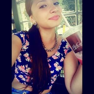 Meet your Posher, Elycia