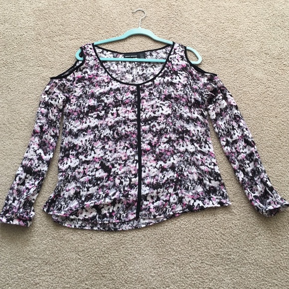 Cold shoulder long sleeve top.