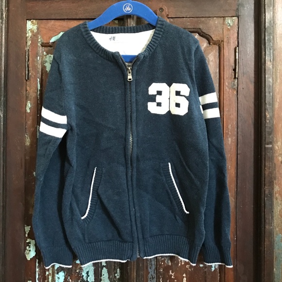 H & M boys sweater SZ 6-8.