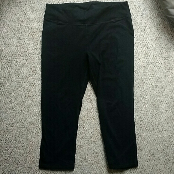 Fabletics capri workout pants