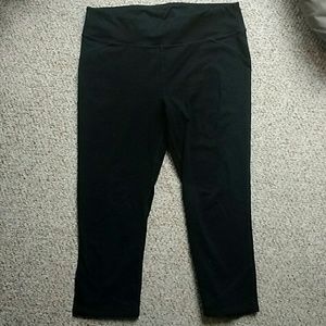 Fabletics capri workout pants