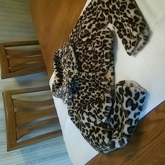 Wet Seal leopard jacket med