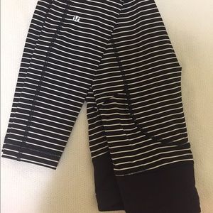 Lululemon black/white speed tight.  Sz 4. $120 OBO