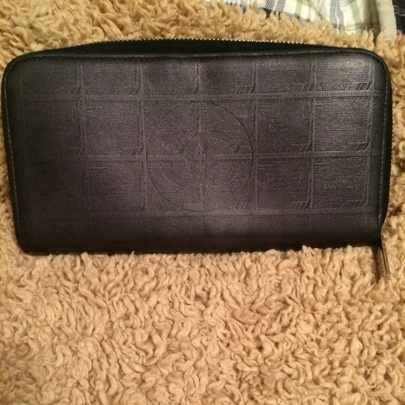 AUTHENTIC CHANEL - Pre loved