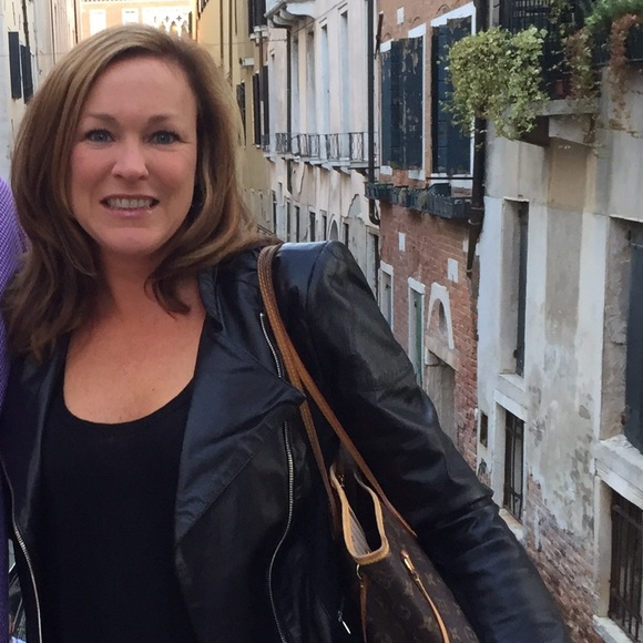 Meet your Posher, Megan - Picture 2 of 2