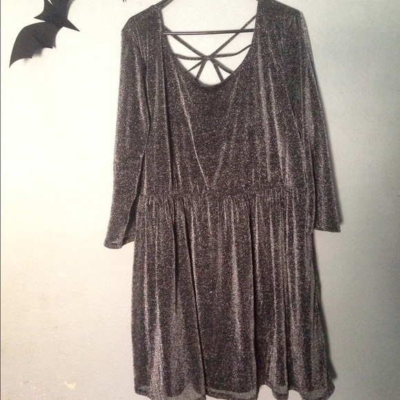 Metallic dress! Back cut out! 3/4 sleeves! 3X!