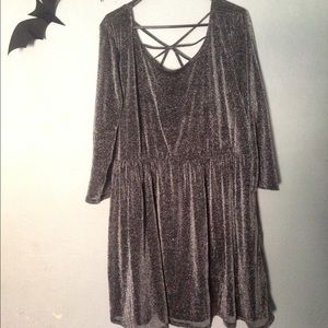Metallic dress! Back cut out! 3/4 sleeves! 3X!