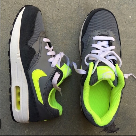 SALE‼️NWOB ⚡️ NIKE AIR MAX ONE SZ 5.5 y /7 women - Picture 2 of 4