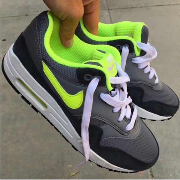 SALE‼️NWOB ⚡️ NIKE AIR MAX ONE SZ 5.5 y /7 women - Picture 3 of 4