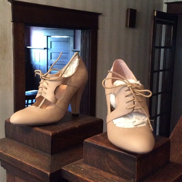 Free people cream pumps size 7