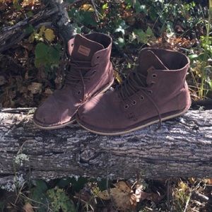 Toms brown suede boots size 8.5 great condition!!