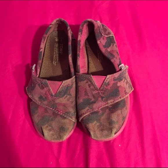 USED girls TOMS