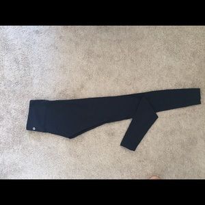 Black lululemon size 6 wunder under leggings