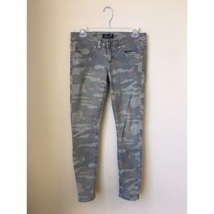 Seven7 Army print jeans will fit a 3/4 or true 5!