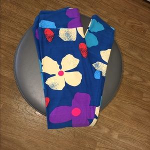 NWT Lularoe OS leggings Flower Power