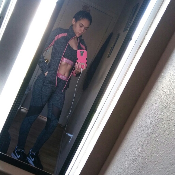 Meet your Posher, Violet - Picture 3 of 4