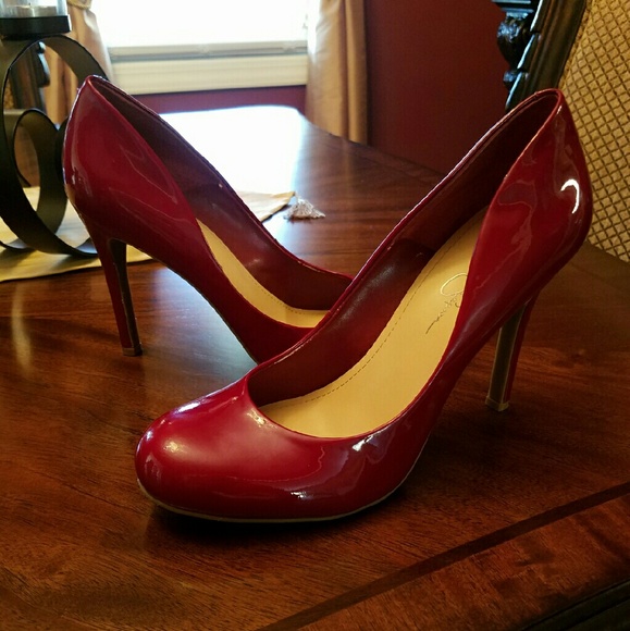 Jessica Simpson pumps