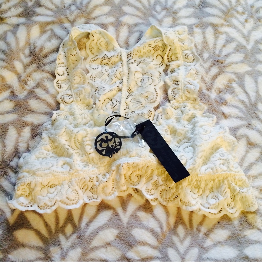 NWT Ivory Lace Bralette 👑