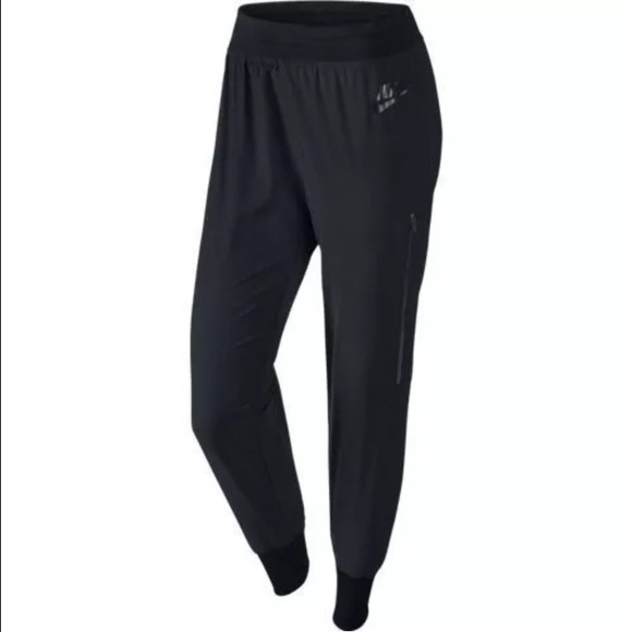 Xs Nike joggers. Fits like the photo. Runs small.