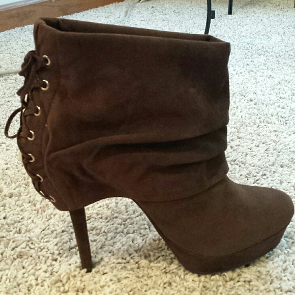 Corset ankle boots