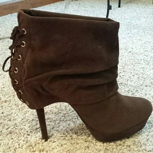 Corset ankle boots