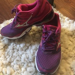 Mizuno Wave Creation 14