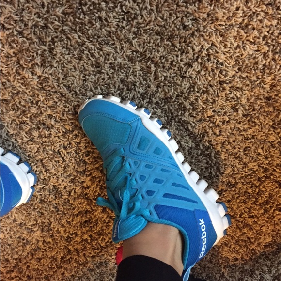 Gorgeous blue like new reebok sneakers