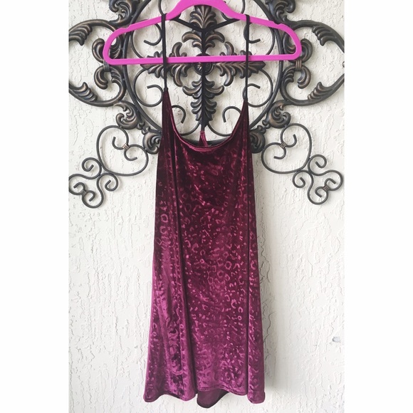 umgee Dresses & Skirts - Velvet burgundy dress