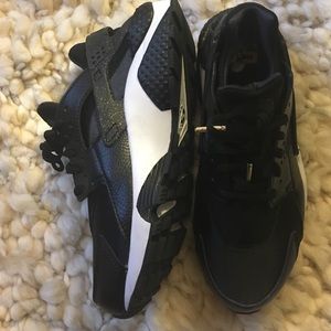 Nike Air Huarache Run women's Super Bowl 50