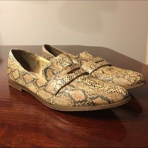 Snakeskin print loafers