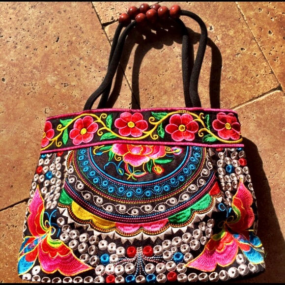 Boho Embroidered Flowers/Butterflies Handbag NWT - Picture 4 of 6