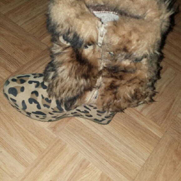 Boots - Picture 3 of 3