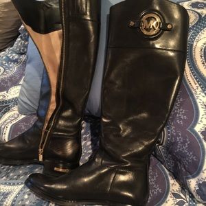 MK black boots