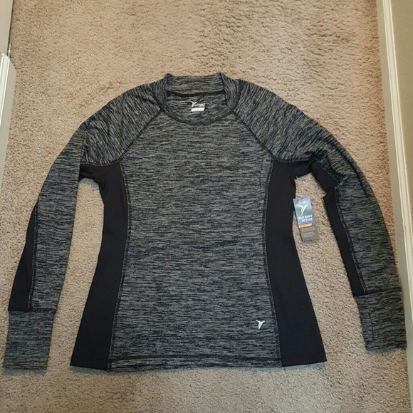 NWT Old Navy Active Top with Tumb Holes Med