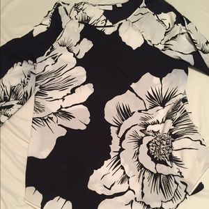 NWOT floral cold shoulder New York and Company Top