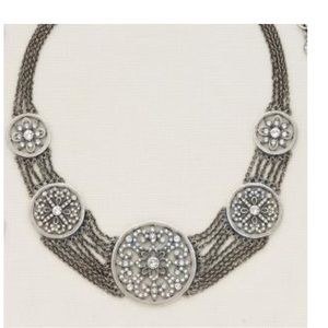 Swarovski Angelique Collar Necklace 🎈Holding🎈